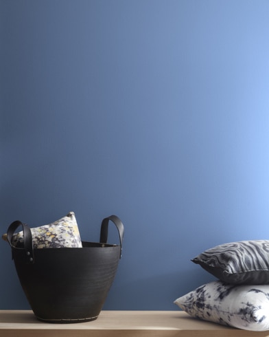 Painted wall with Yin Yang 824
